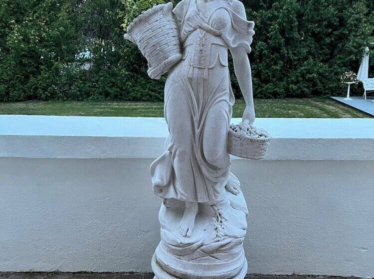 Herrgårds Hotell Gyllene Hästen