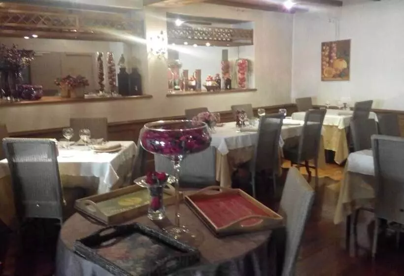 Hotelli Auberge Fleurie