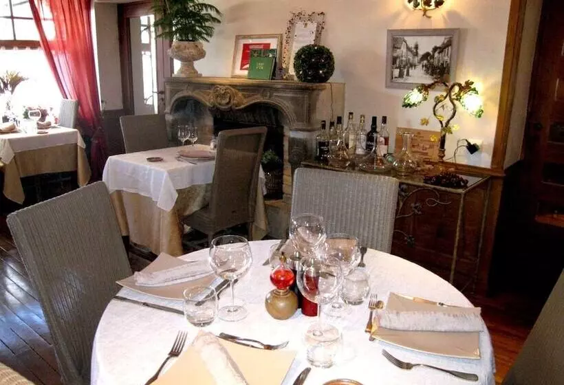 Hotelli Auberge Fleurie