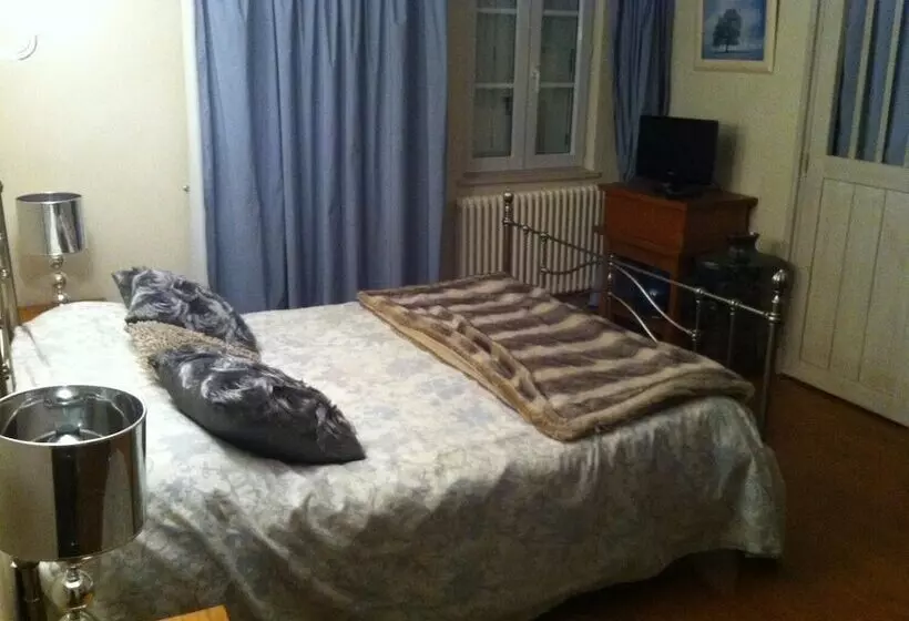 Hotelli Auberge Fleurie