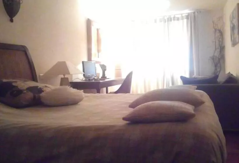 Hotelli Auberge Fleurie