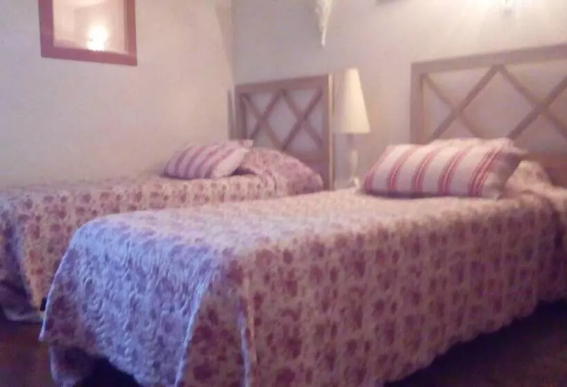 Hotelli Auberge Fleurie