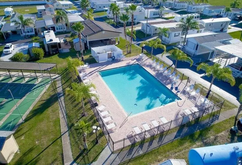 Hotelli Grove Ridge Rv Resort