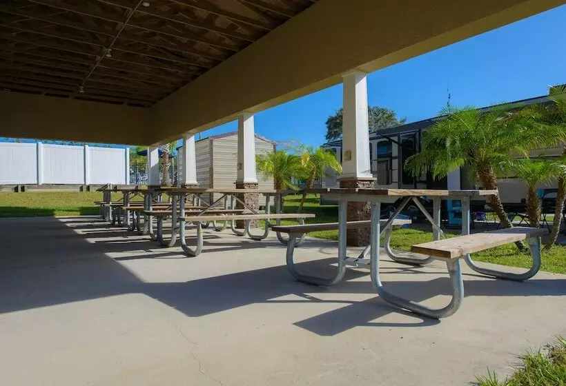 Hotelli Grove Ridge Rv Resort