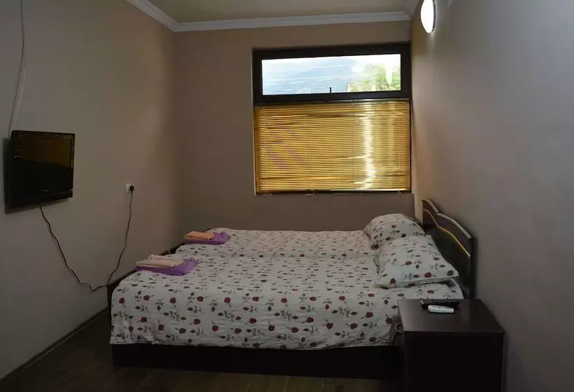 هتل In The Middle Of City