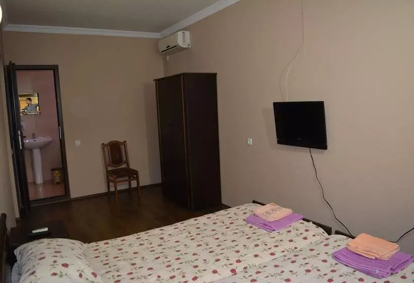 هتل In The Middle Of City