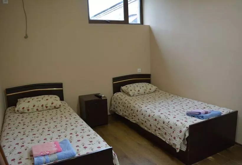 هتل In The Middle Of City