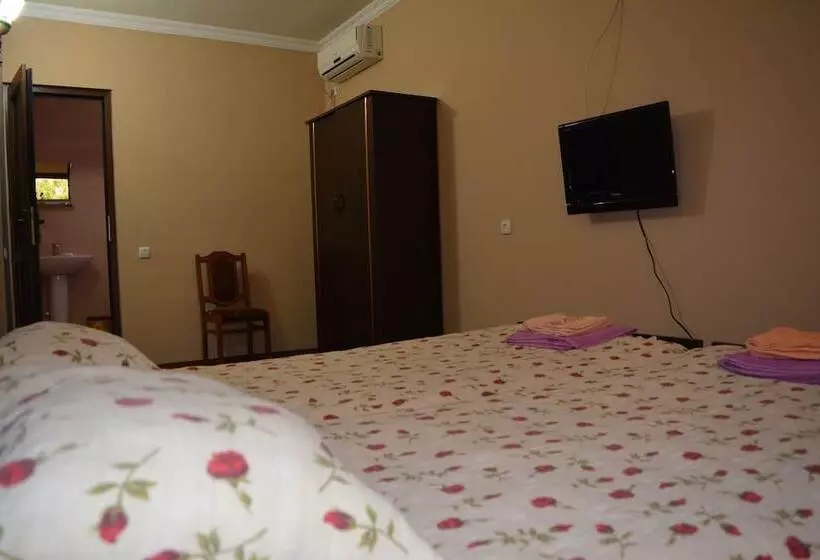 هتل In The Middle Of City