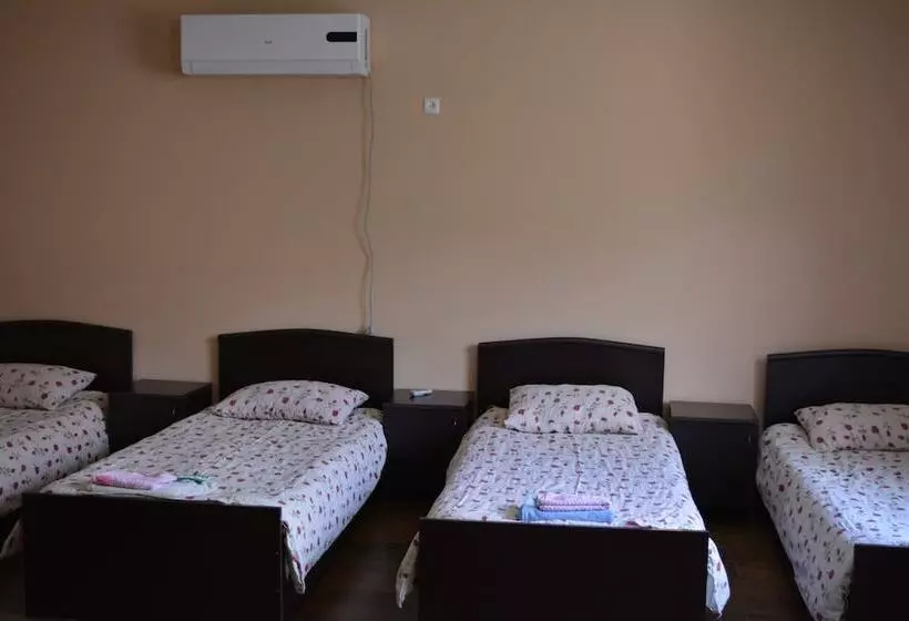 هتل In The Middle Of City