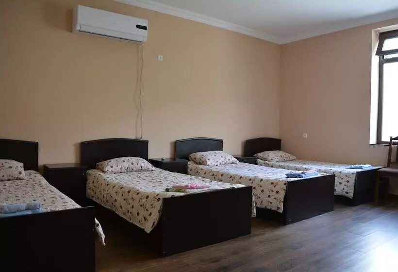 هتل In The Middle Of City