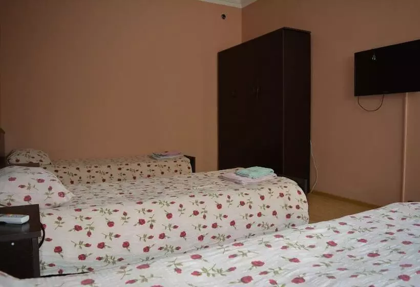 هتل In The Middle Of City