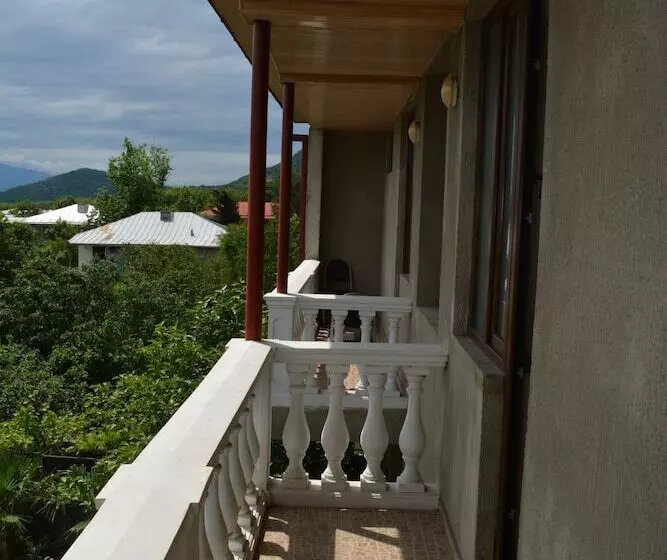 هتل In The Middle Of City