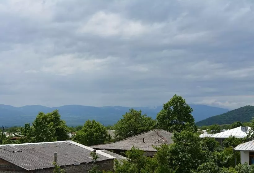 هتل In The Middle Of City