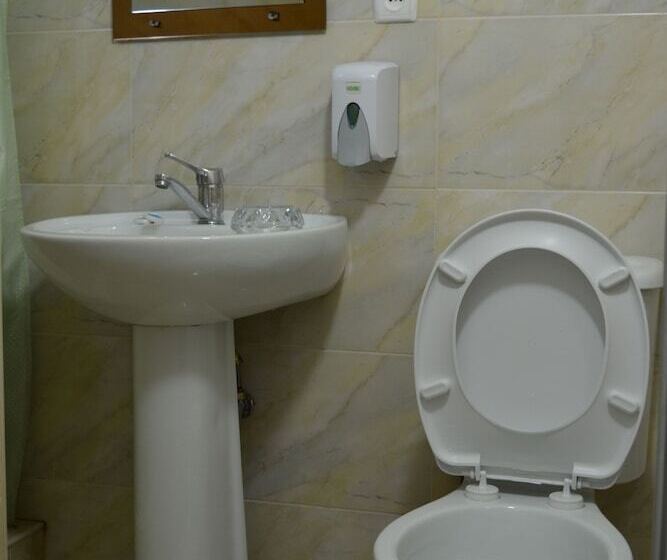 هتل In The Middle Of City