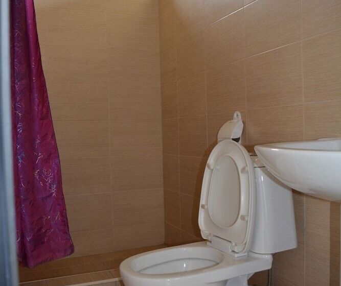 هتل In The Middle Of City