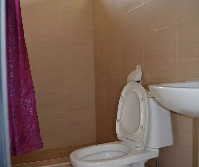 هتل In The Middle Of City