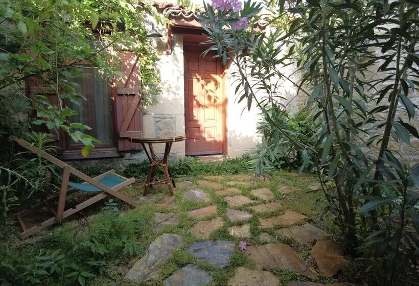 هتل Mavras Tas Odalar