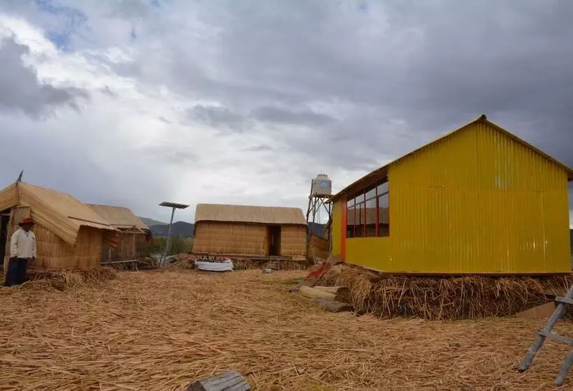 هتل Uros Aruntawi Lodge