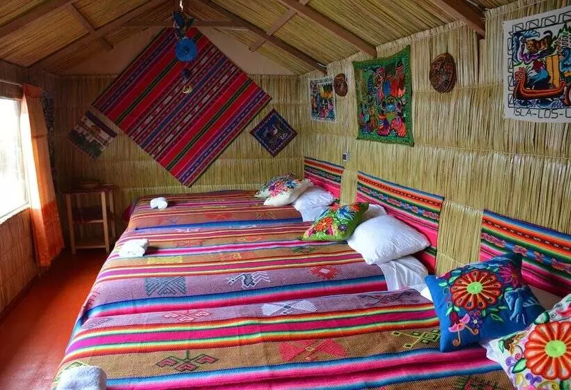 هتل Uros Aruntawi Lodge