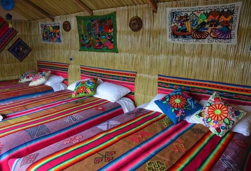 هتل Uros Aruntawi Lodge