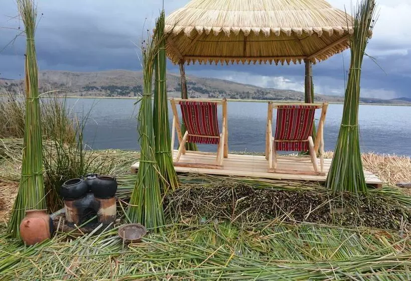 هتل Uros Aruntawi Lodge