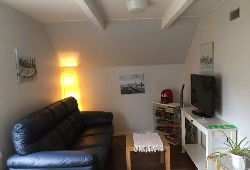 Lövhagens Café & Vandrarhem