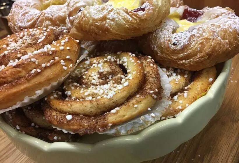 Lövhagens Café & Vandrarhem