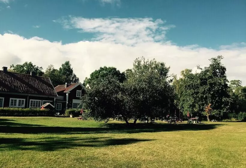 Lövhagens Café & Vandrarhem