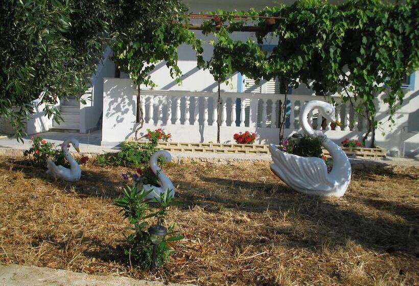 Mikro Nisi Studios & Apartments