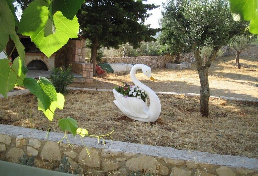 Mikro Nisi Studios & Apartments