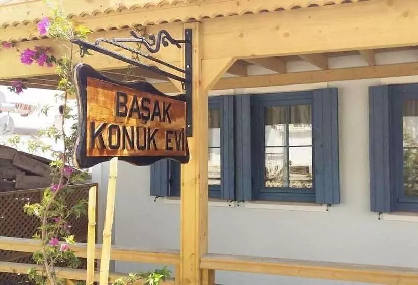 پانسیون Bozcaada Basak Konukevi