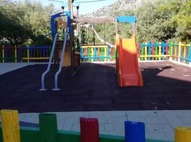 Hotelli Apartamentos Sierra Del Hacho