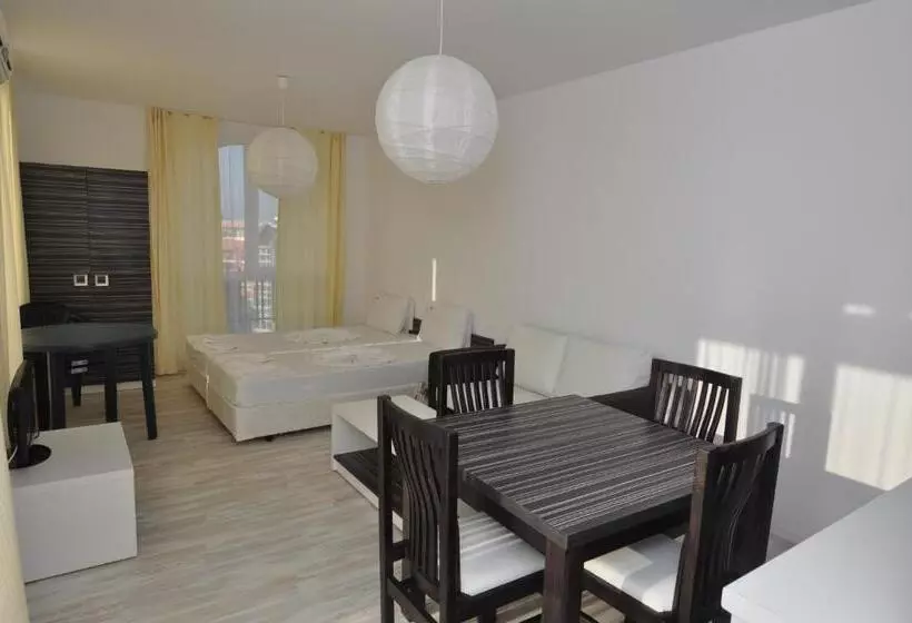 Hotelli Boutique Suites Rainbow 4