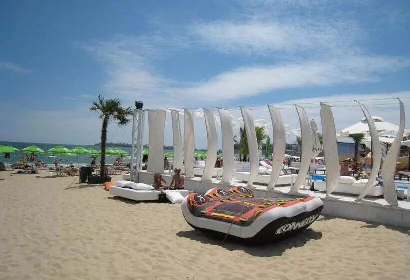 Hotelli Boutique Suites Rainbow 4