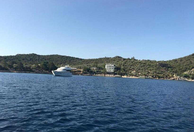 هتل La Moda Beach