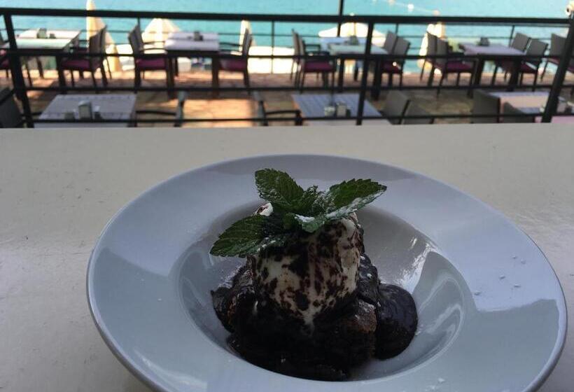 هتل La Moda Beach