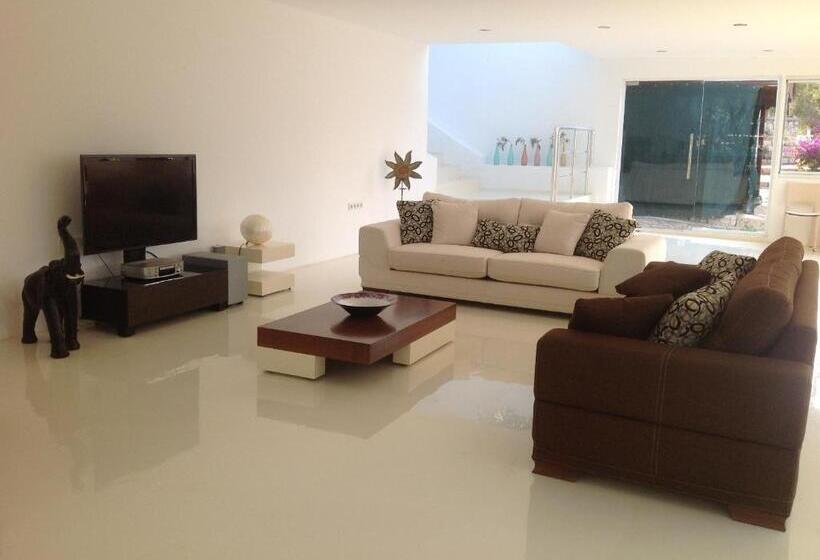 هتل La Moda Beach