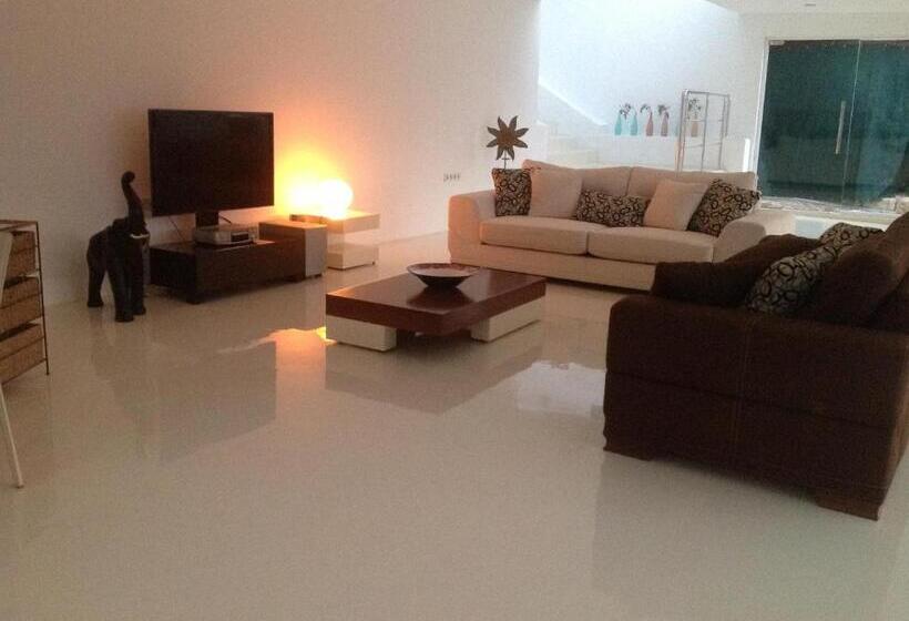 هتل La Moda Beach