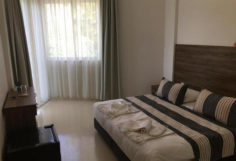 هتل La Moda Beach