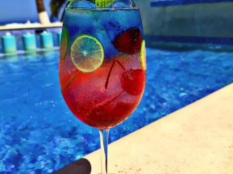 Hotelli Tronco Bay Inn