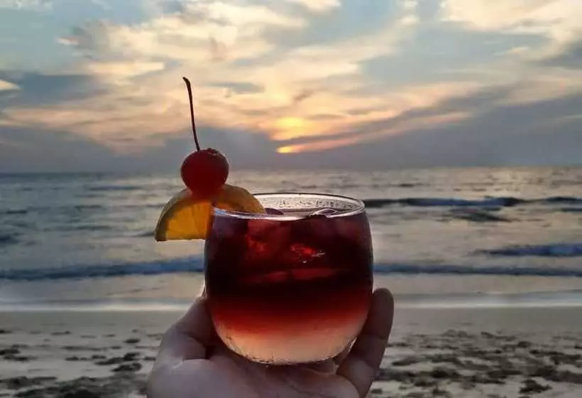 Hotelli Tronco Bay Inn