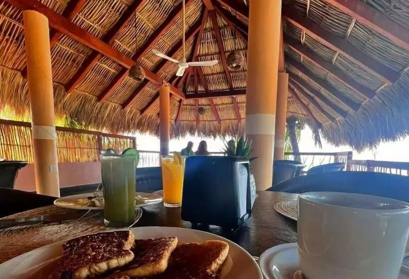 Hotelli Tronco Bay Inn