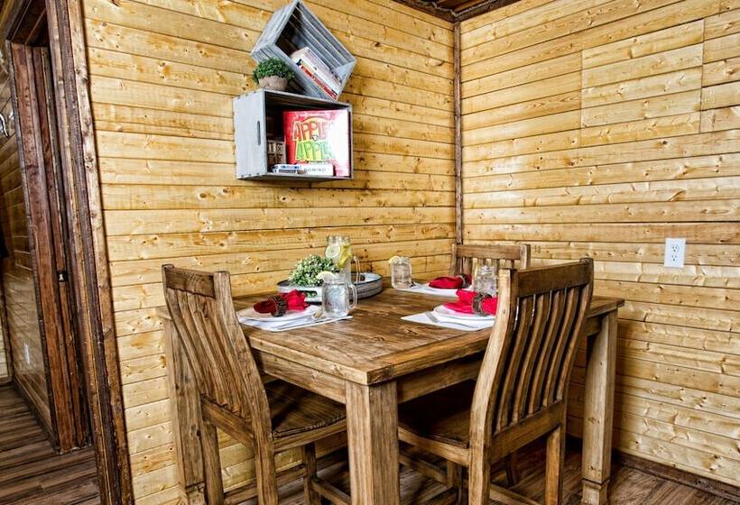 فندق على الطريق Stateline Cabins & Rv