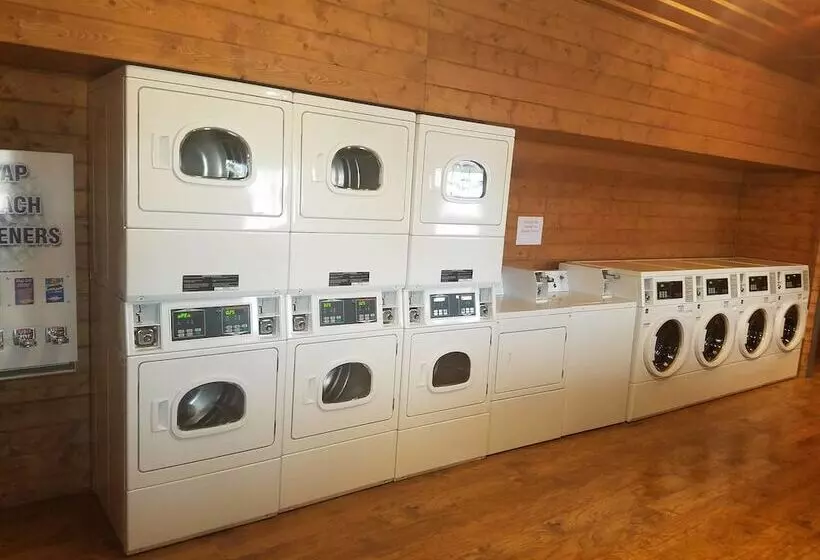 Motelli Stateline Cabins & Rv