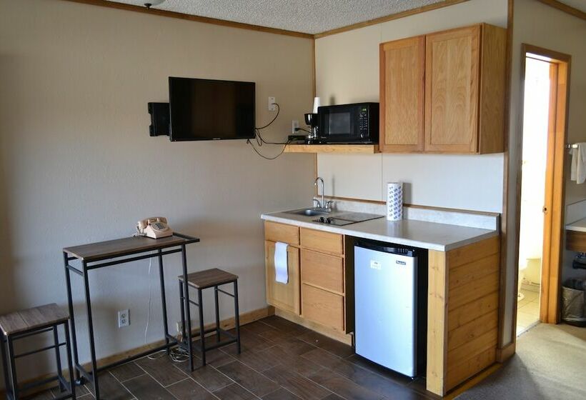 The Village Inn Motel And Restaurant