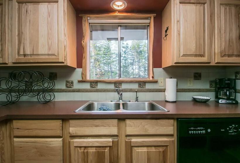 Ole Berg S Den In Lake Wenatchee