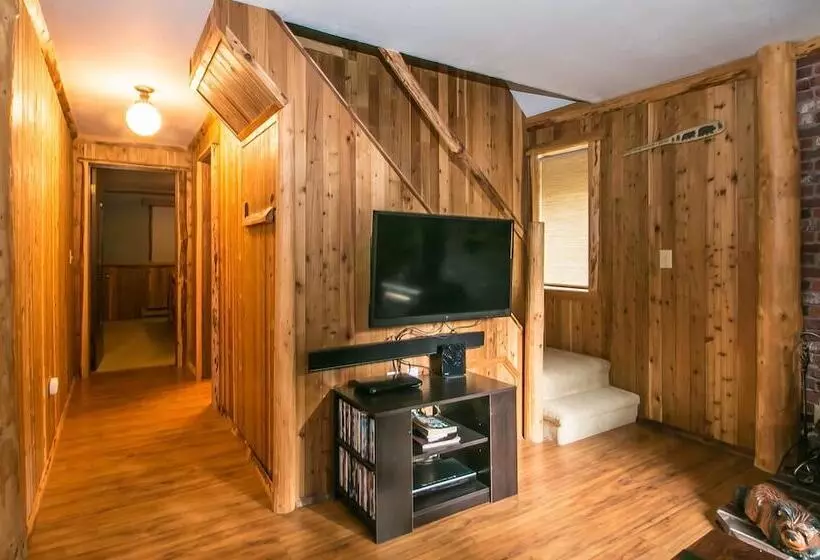 Ole  Berg S Den In Lake Wenatchee