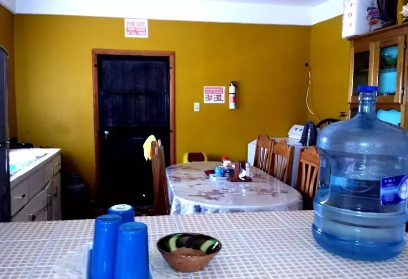 پانسیون Belize Cultural Adventure Guesthouse