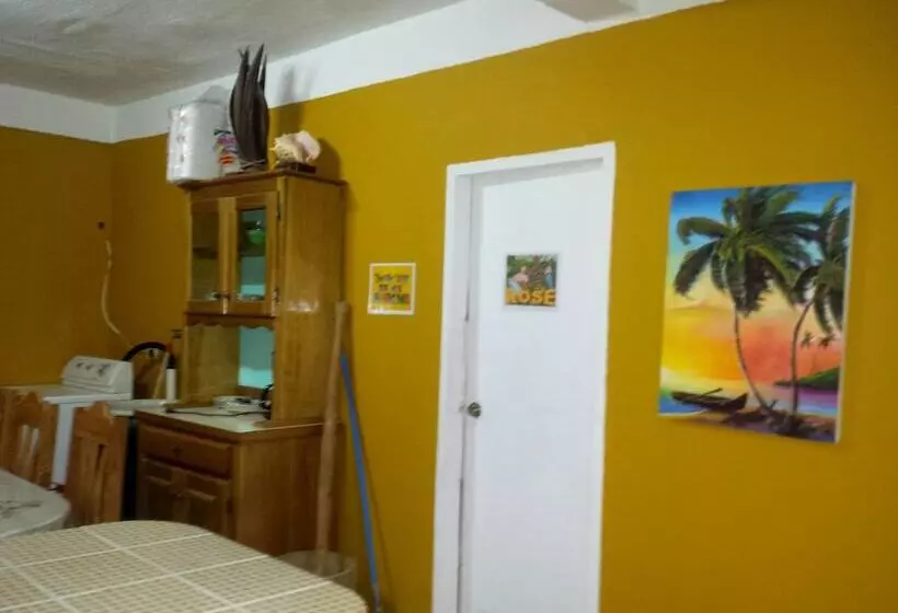 پانسیون Belize Cultural Adventure Guesthouse