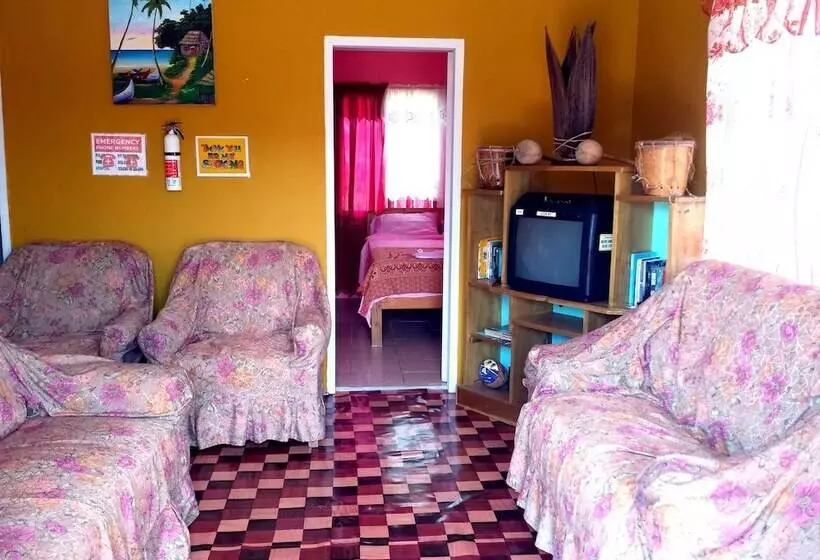 پانسیون Belize Cultural Adventure Guesthouse